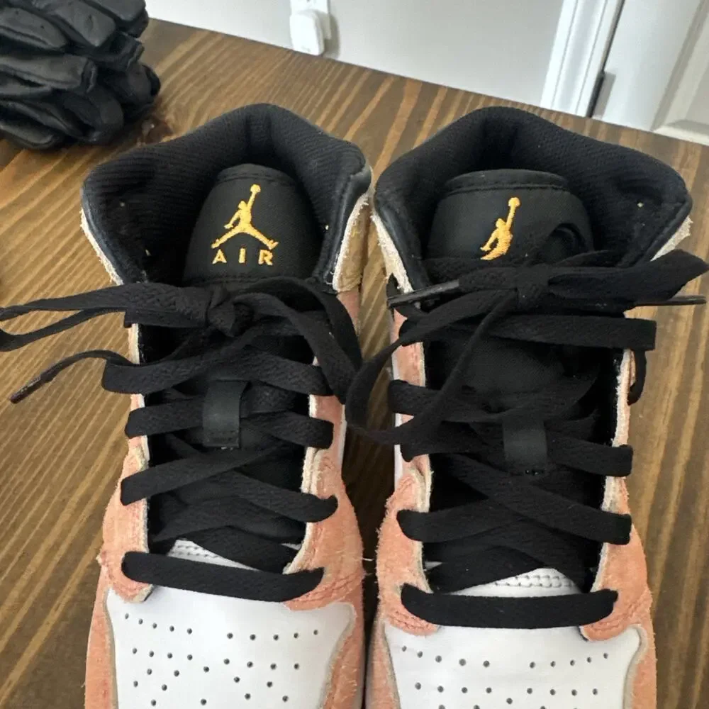 Jordan 1 mid SE Flight Club Grade School 3.5Y